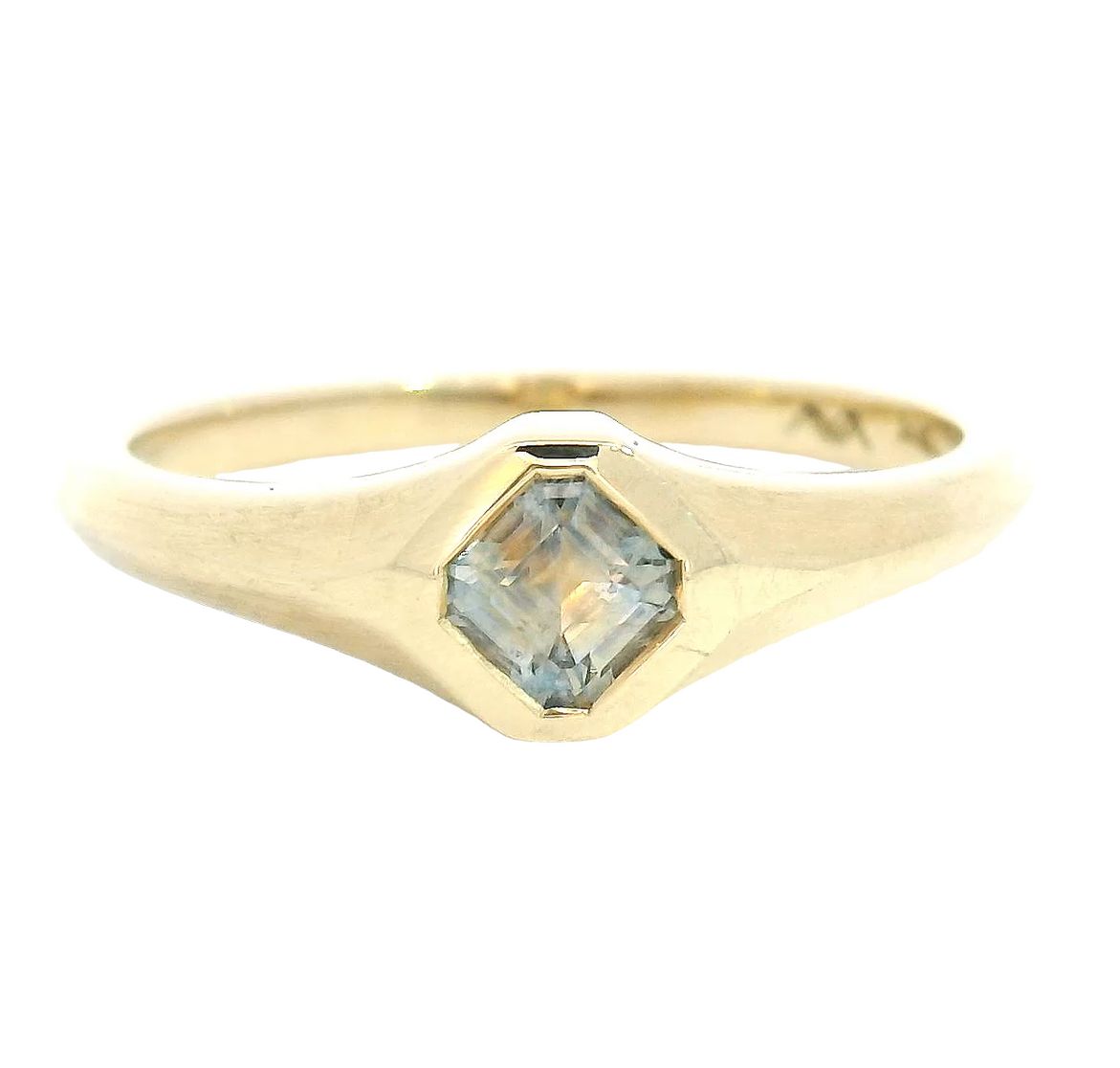 Charvi Montana Sapphire Signet Ring