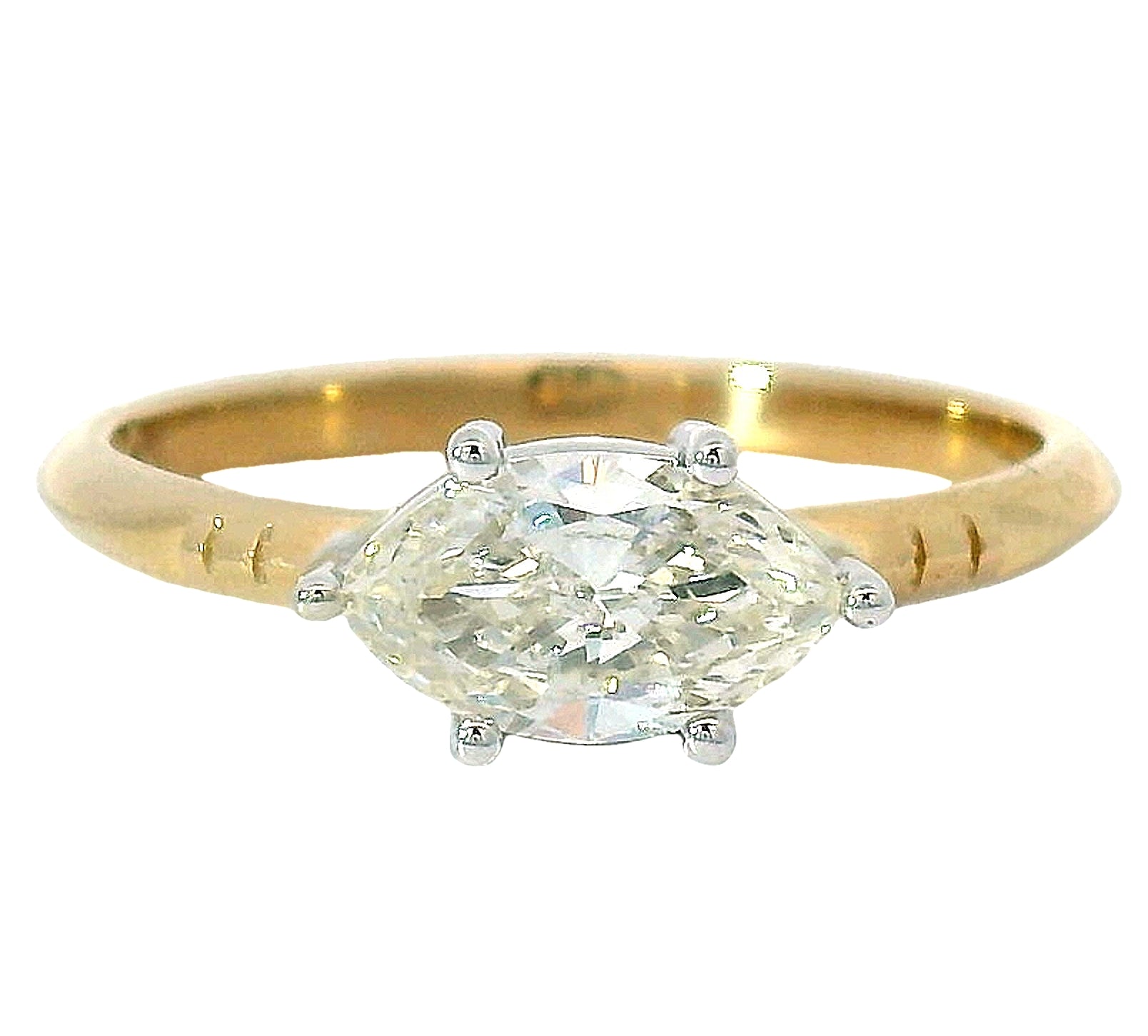 The Visão - Marquise Diamond Solitaire Ring