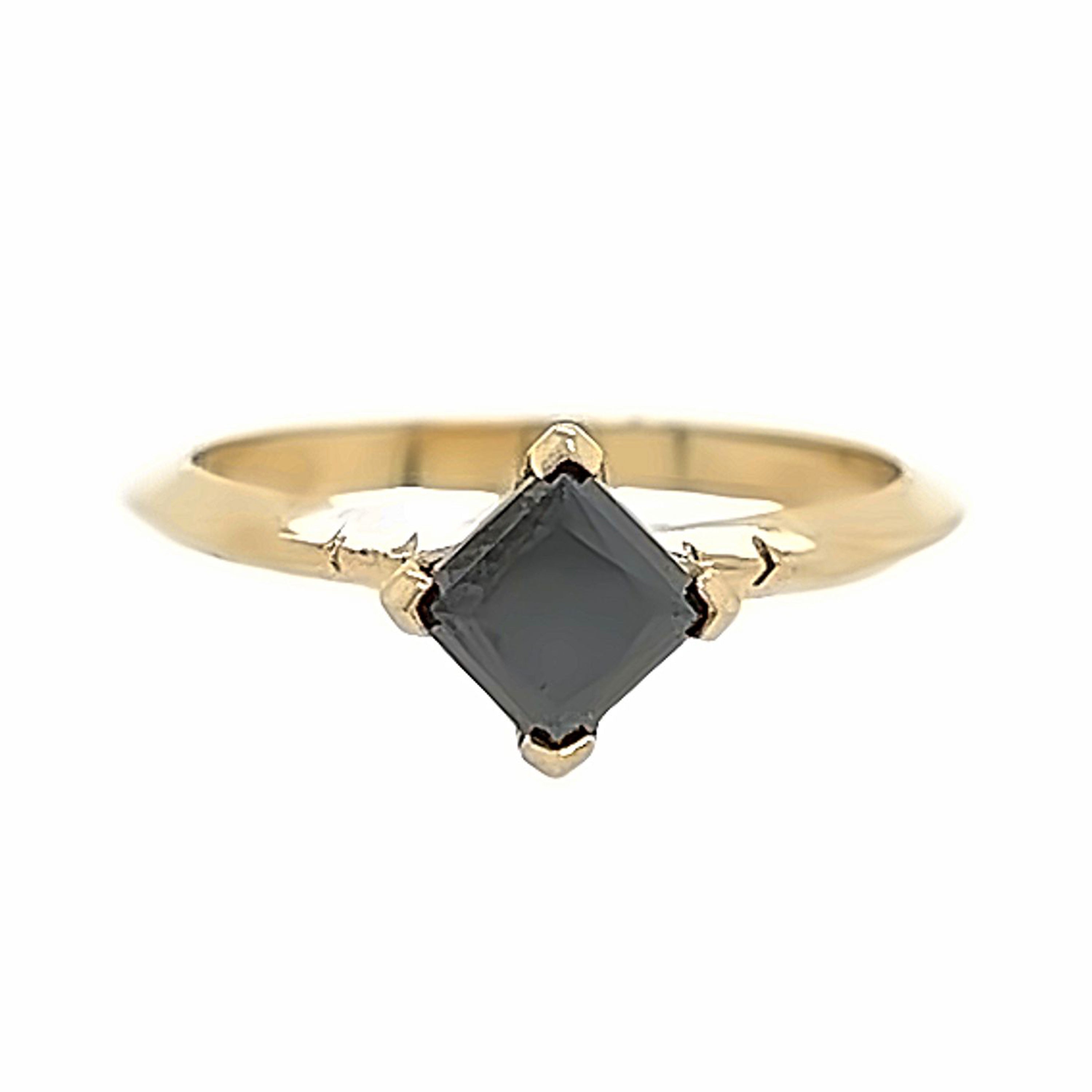 Iód Solitaire Ring